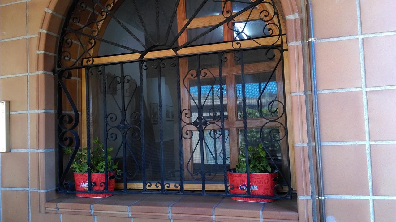 Hostal El Busto Теруэль Экстерьер фото